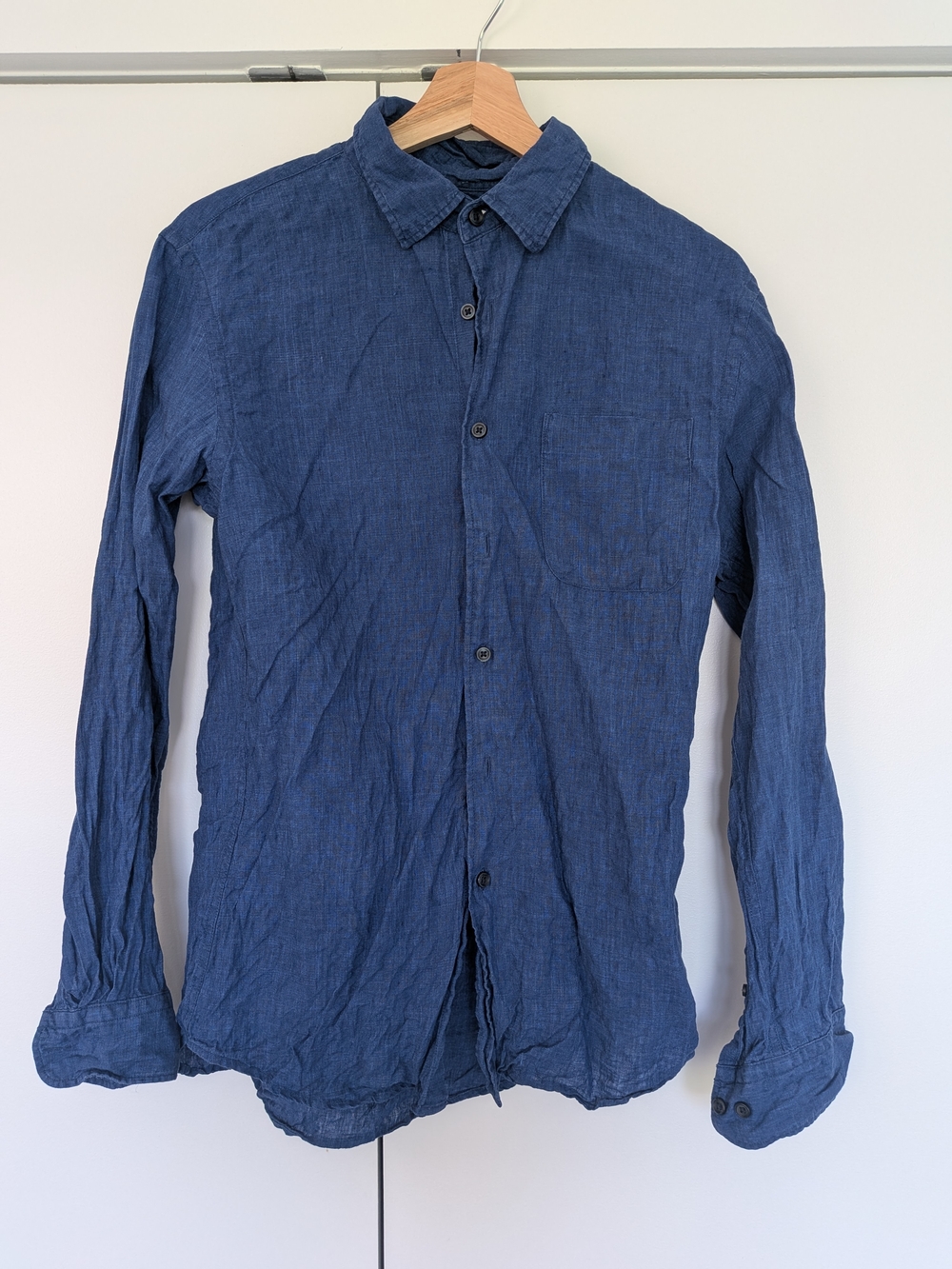 Uniqlo Blue Linen Men’s Long-Sleeve Button-Up Shirt